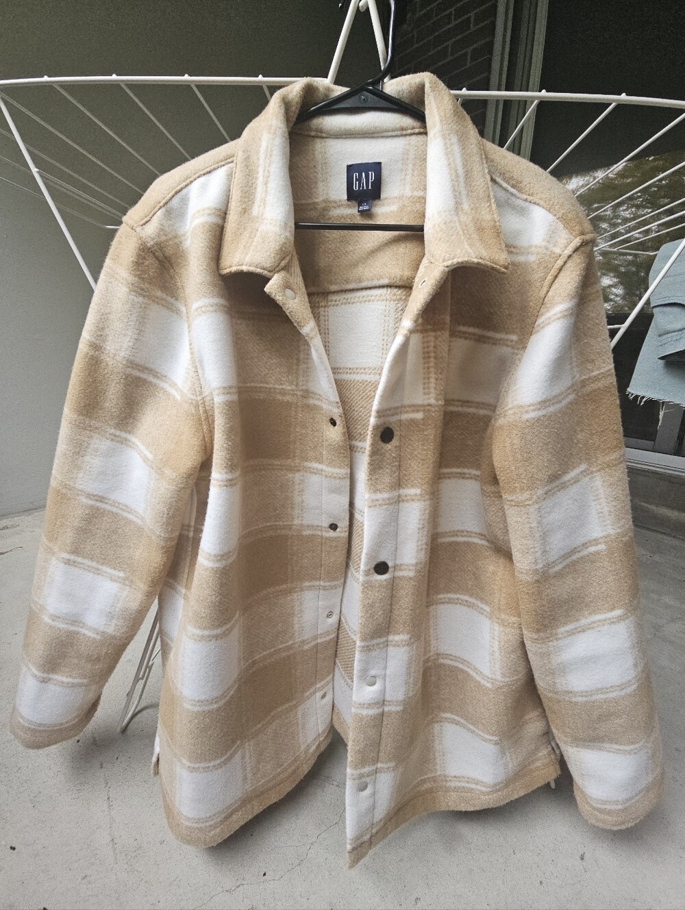 GAP Men’s Tan & White Plaid Button-Up Jacket